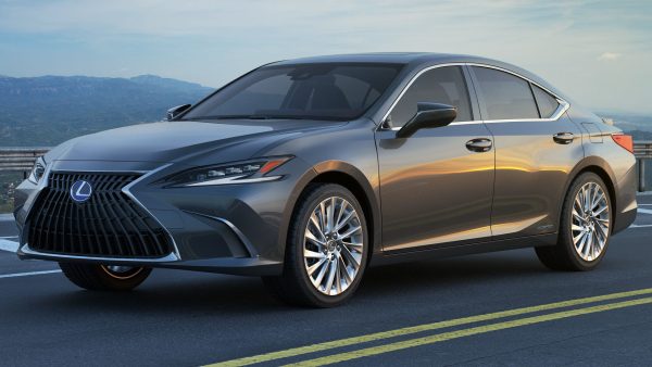 Lexus ES 2022 and F-Sport